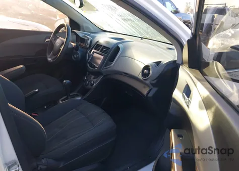 2015 Chevrolet Sonic Lt Auto z USA, uszkodzony, nr VIN 1G1JC6SG5F4207681